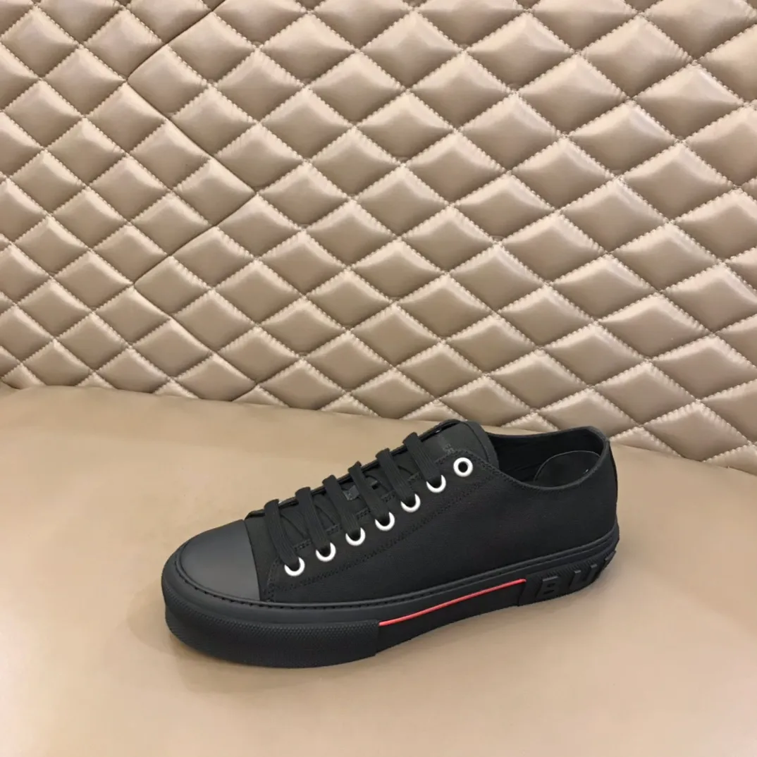 p400 "Burberr*" men's classic low-top sneakers, reinterpreted in Vintage check cotton material and decorated with a new brand logo. First-layer sheepskin lining, embossed Burberry logo on the heel, and original TPU outsole! Size: 38-44 No. 068
